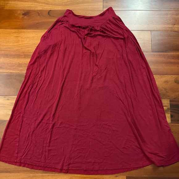 Fashion California Maroon Maxi Skirt w/ Pockets Size Small - Picture 3 of 6